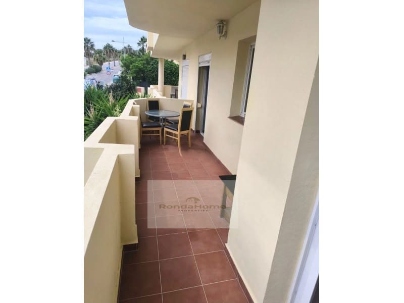 2 Zimmer Wohnung zu vermieten in Manilva mit Pool Garage - 1.200 € (Ref: 10022432)