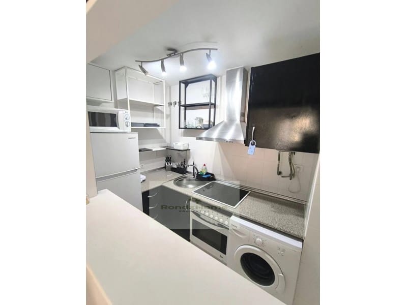 2 Zimmer Wohnung zu vermieten in Manilva mit Pool Garage - 1.200 € (Ref: 10022432)