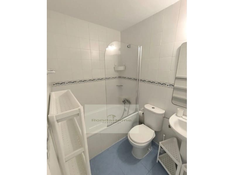 2 Zimmer Wohnung zu vermieten in Manilva mit Pool Garage - 1.200 € (Ref: 10022432)