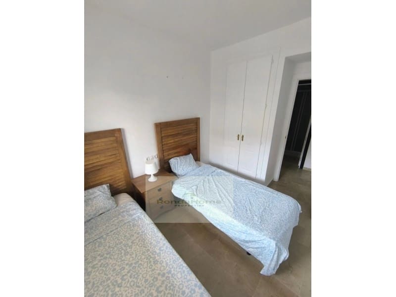 2 Zimmer Wohnung zu vermieten in Manilva mit Pool Garage - 1.200 € (Ref: 10022432)