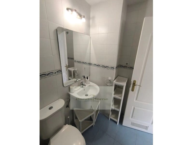 2 Zimmer Wohnung zu vermieten in Manilva mit Pool Garage - 1.200 € (Ref: 10022432)