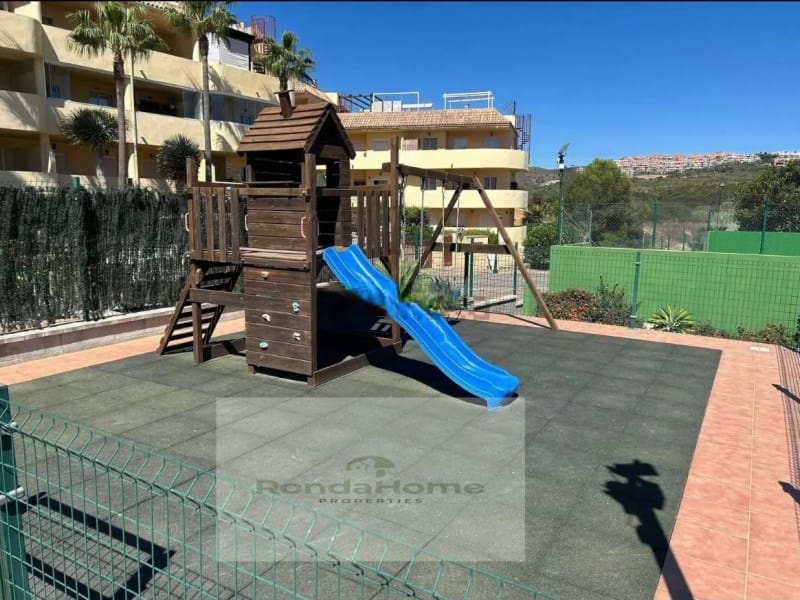 2 Zimmer Wohnung zu vermieten in Manilva mit Pool Garage - 1.200 € (Ref: 10022432)