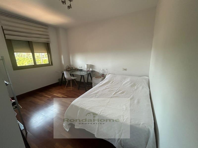 Piso de 3 habitaciones en Torremolinos en alquiler con piscina garaje - 1.425 € (Ref: 10024041)