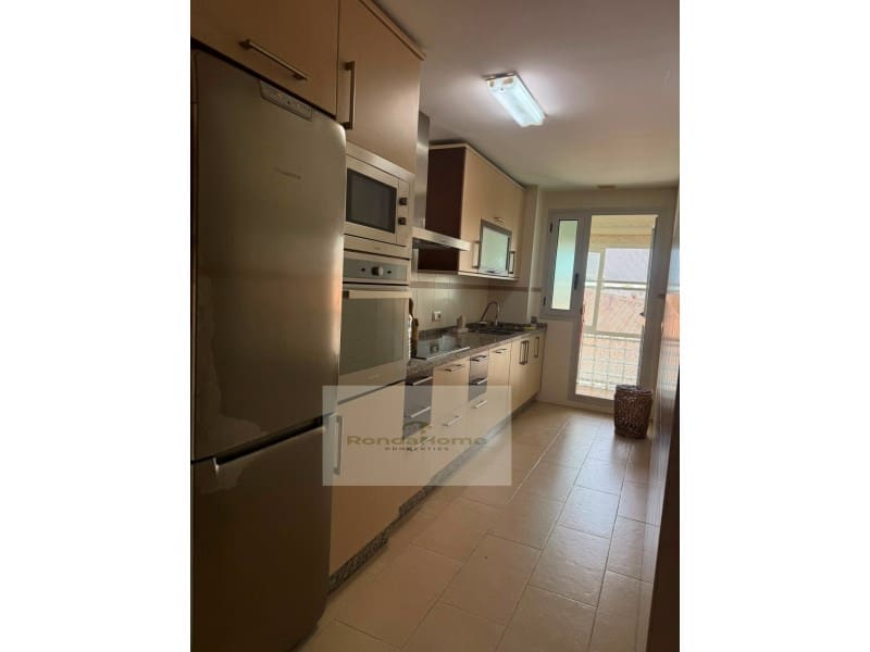 2 soveværelse Lejlighed til leje i Estepona med garage - € 1.200 (Ref: 10024042)