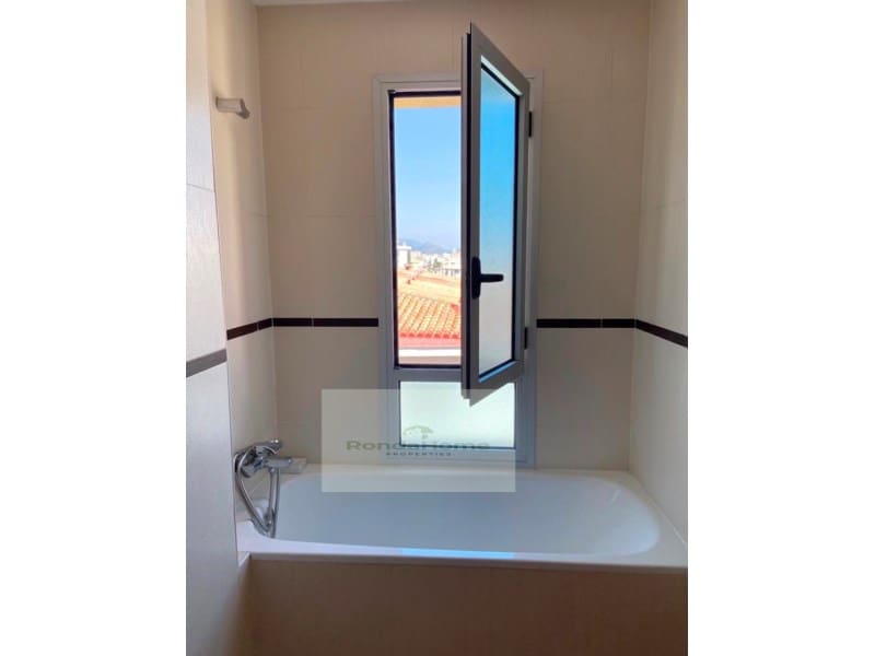 2 soveværelse Lejlighed til leje i Estepona med garage - € 1.200 (Ref: 10024042)