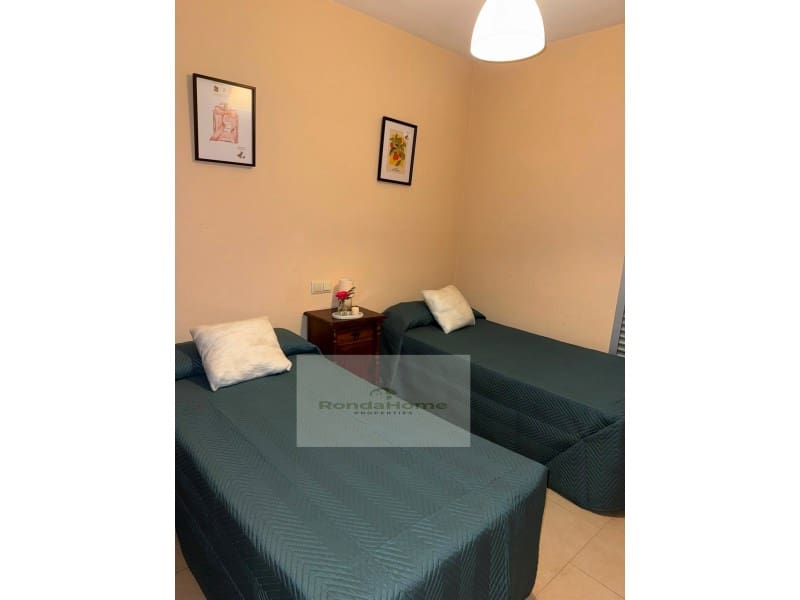2 soveværelse Lejlighed til leje i Estepona med garage - € 1.200 (Ref: 10024042)