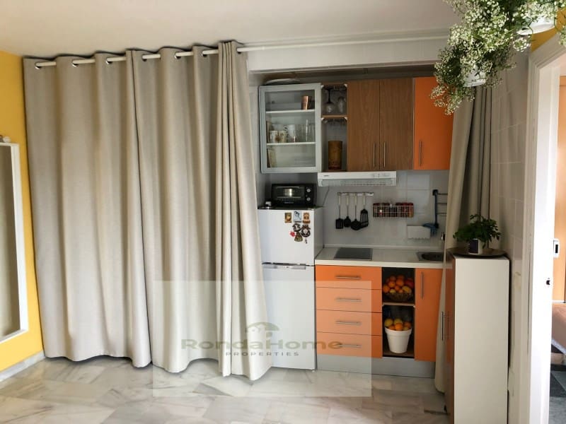 1 sovrum Lägenhet att hyra i Torrequebrada med pool - 800 € (Ref: 10029424)