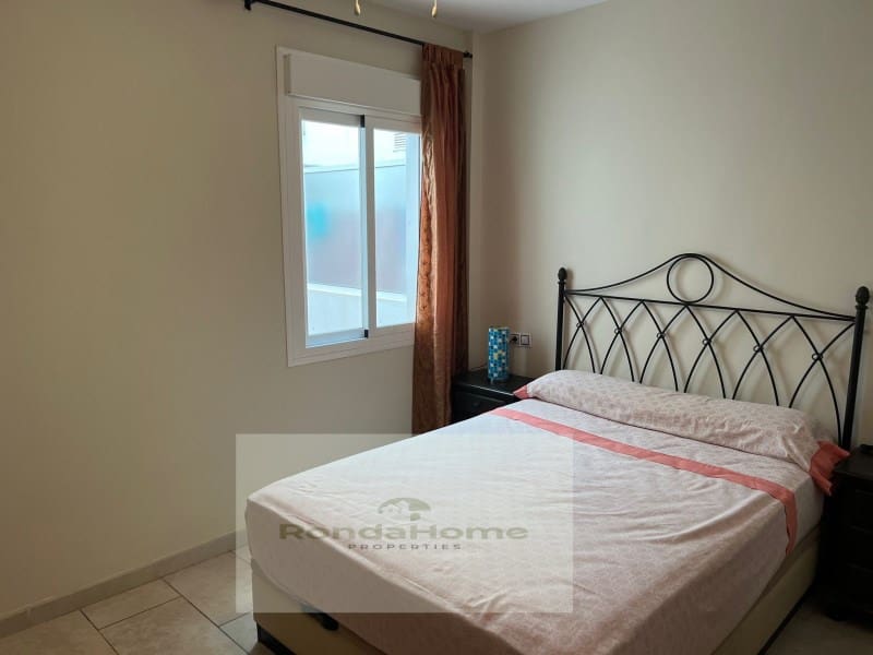 2 slaapkamer Flat te huur in Fuengirola - € 1.350 (Ref: 10030497)