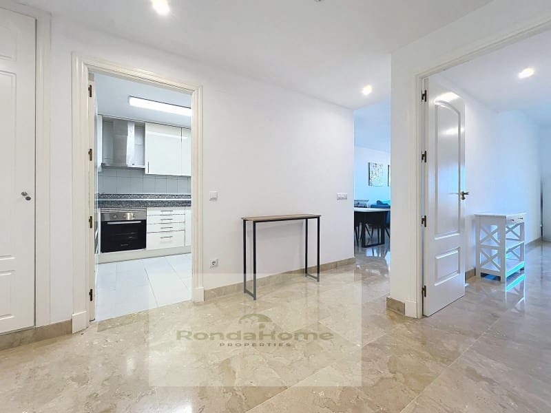 2 soverom Leilighet til leie i La Duquesa / Puerto de la Duquesa med svømmebasseng garasje - € 1 650 (Ref: 10041007)