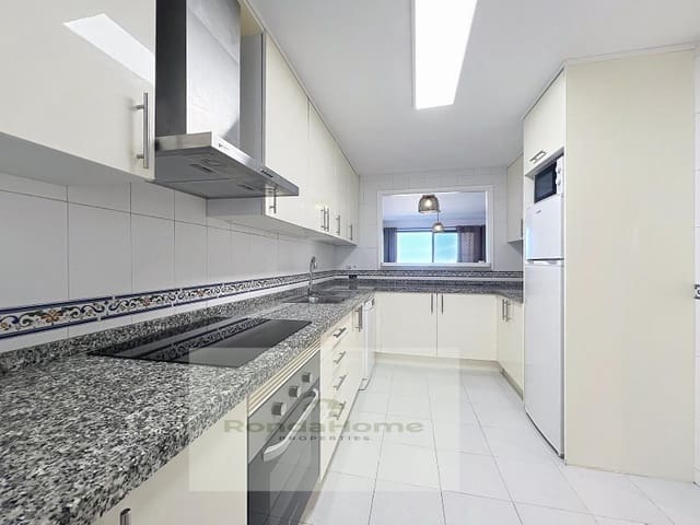 2 soverom Leilighet til leie i La Duquesa / Puerto de la Duquesa, Manilva med svømmebasseng garasje - € 1 650 (Ref: 10041007)