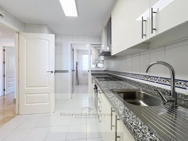 2 soverom Leilighet til leie i La Duquesa / Puerto de la Duquesa, Manilva med svømmebasseng garasje - € 1 650 (Ref: 10041007)