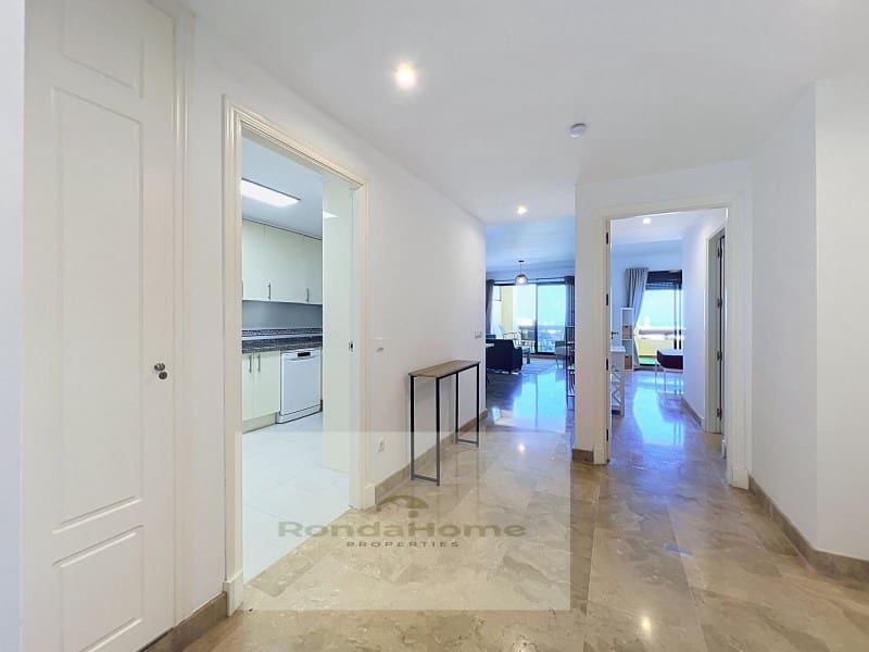 2 soverom Leilighet til leie i La Duquesa / Puerto de la Duquesa med svømmebasseng garasje - € 1 650 (Ref: 10041007)