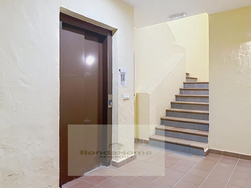 2 soverom Leilighet til leie i La Duquesa / Puerto de la Duquesa med svømmebasseng garasje - € 1 650 (Ref: 10041007)