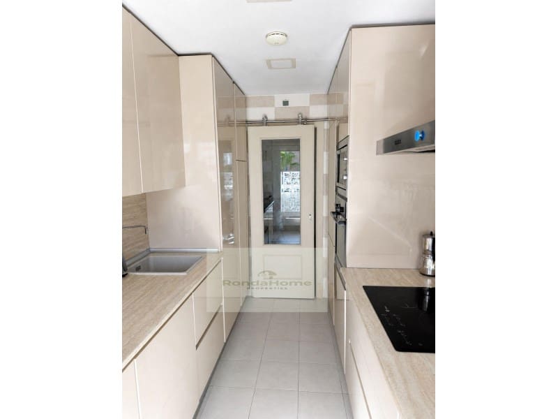 2 slaapkamer Flat te huur in Torremolinos met zwembad garage - € 1.700 (Ref: 10045234)