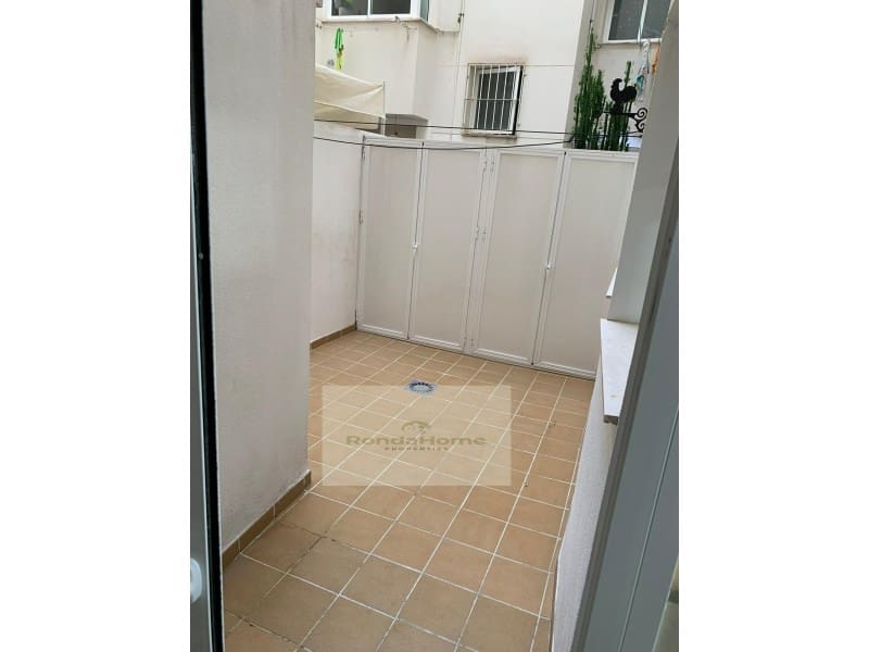 2 soveværelse Lejlighed til leje i Malaga by med garage - € 1.250 (Ref: 10045235)