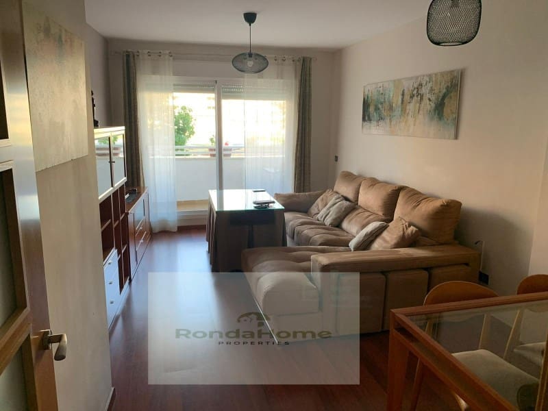 2 soveværelse Lejlighed til leje i Malaga by med garage - € 1.250 (Ref: 10045235)