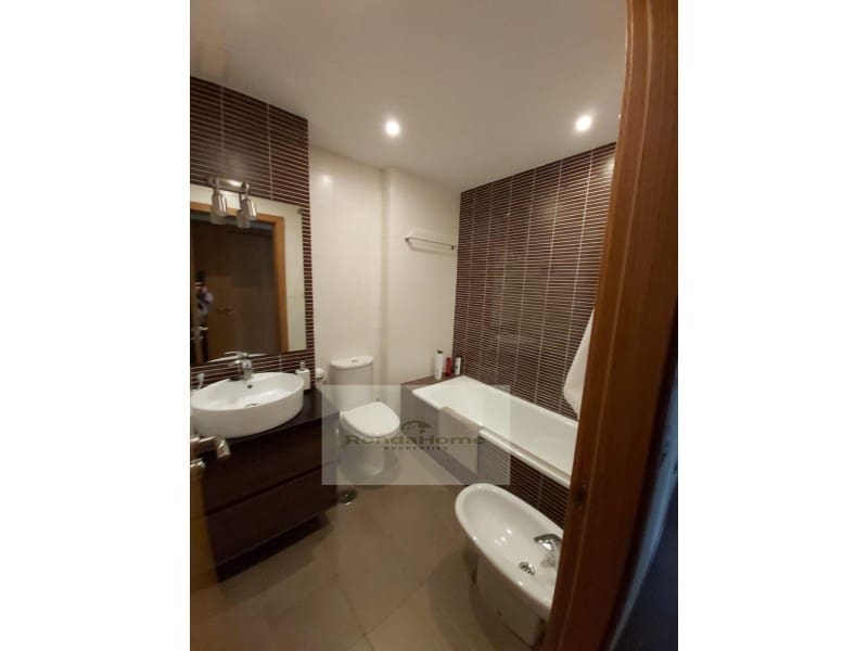 2 soveværelse Lejlighed til leje i Malaga by med garage - € 1.250 (Ref: 10045235)