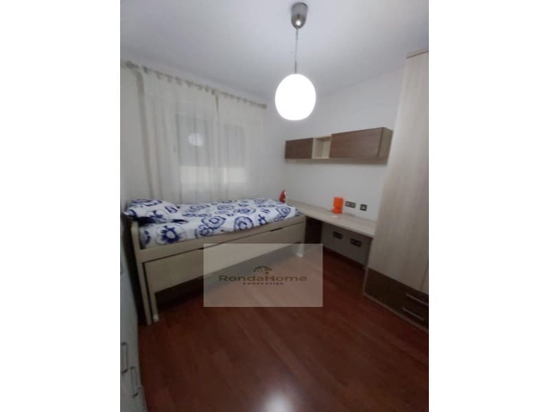 2 soveværelse Lejlighed til leje i Malaga by med garage - € 1.250 (Ref: 10045235)