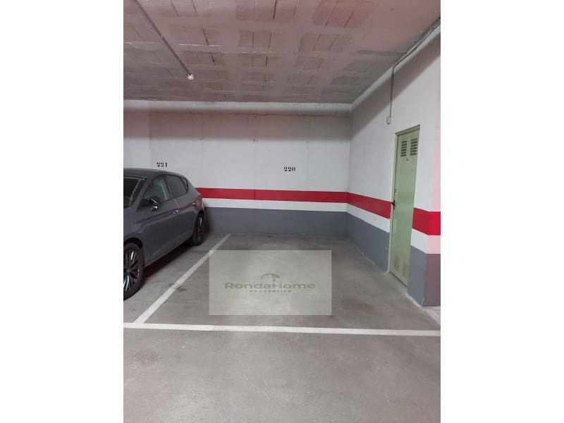 2 soveværelse Lejlighed til leje i Malaga by med garage - € 1.250 (Ref: 10045235)