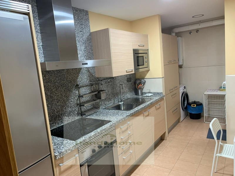 2 soveværelse Lejlighed til leje i Malaga by med garage - € 1.250 (Ref: 10045235)