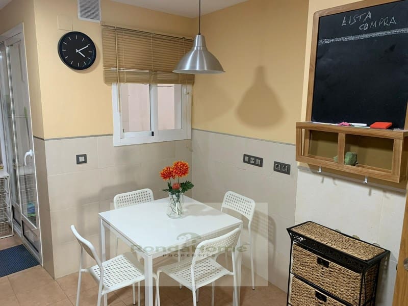 2 soveværelse Lejlighed til leje i Malaga by med garage - € 1.250 (Ref: 10045235)