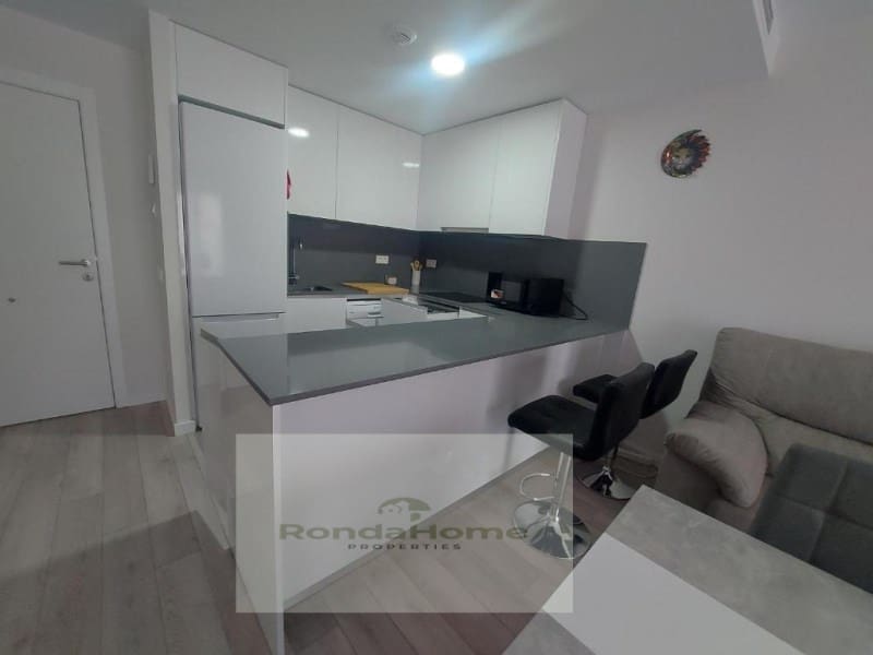 2 bedroom Flat for rent in Almayate with pool garage - € 1,000 (Ref: 10047281)