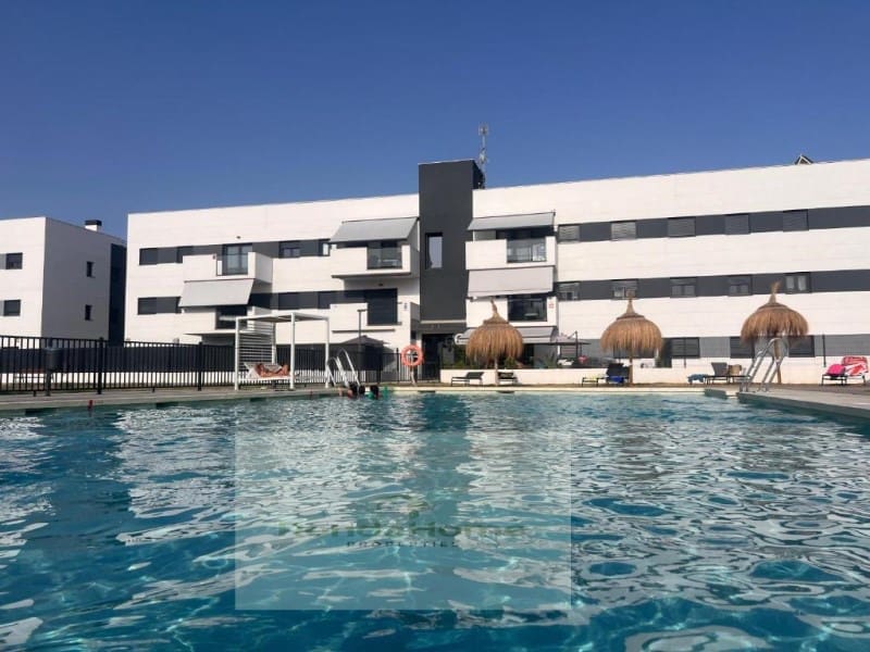 2 bedroom Flat for rent in Almayate with pool garage - € 1,000 (Ref: 10047281)