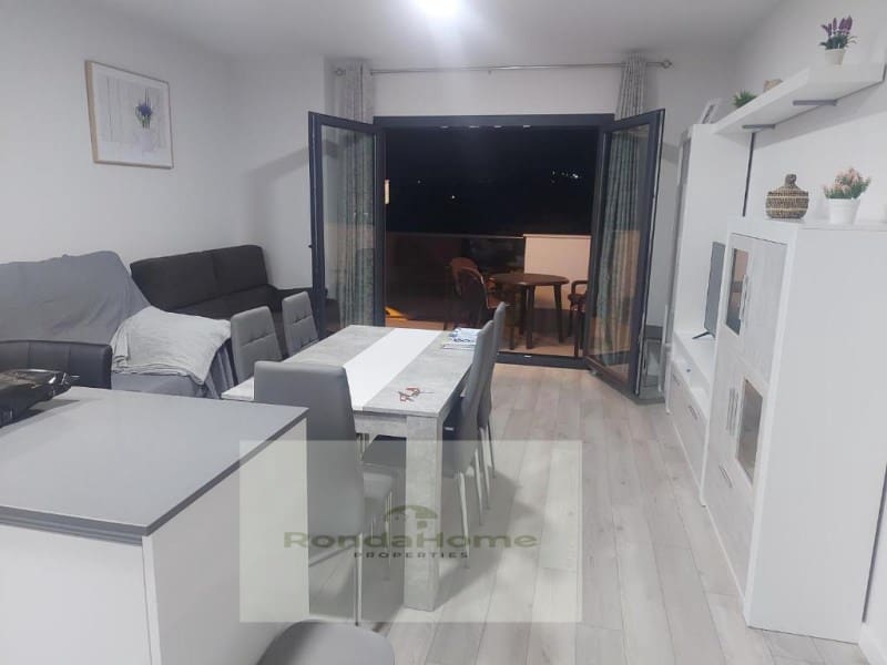 2 bedroom Flat for rent in Almayate with pool garage - € 1,000 (Ref: 10047281)