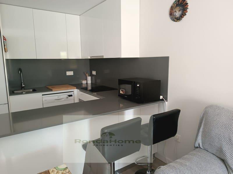 2 bedroom Flat for rent in Almayate with pool garage - € 1,000 (Ref: 10047281)