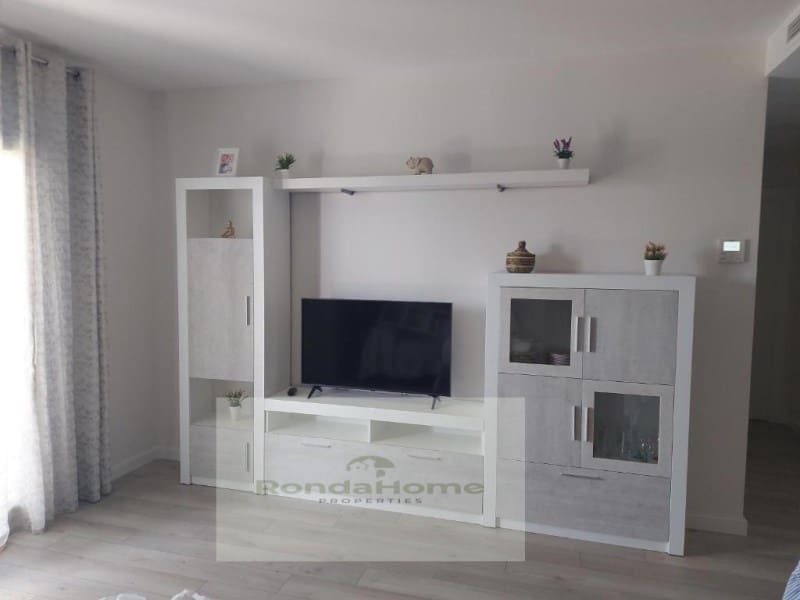 2 bedroom Flat for rent in Almayate with pool garage - € 1,000 (Ref: 10047281)