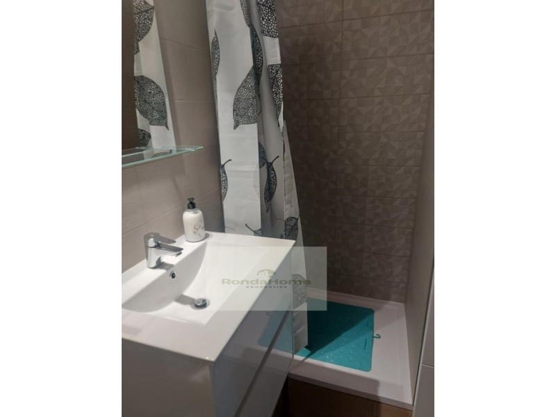 2 bedroom Flat for rent in Almayate with pool garage - € 1,000 (Ref: 10047281)