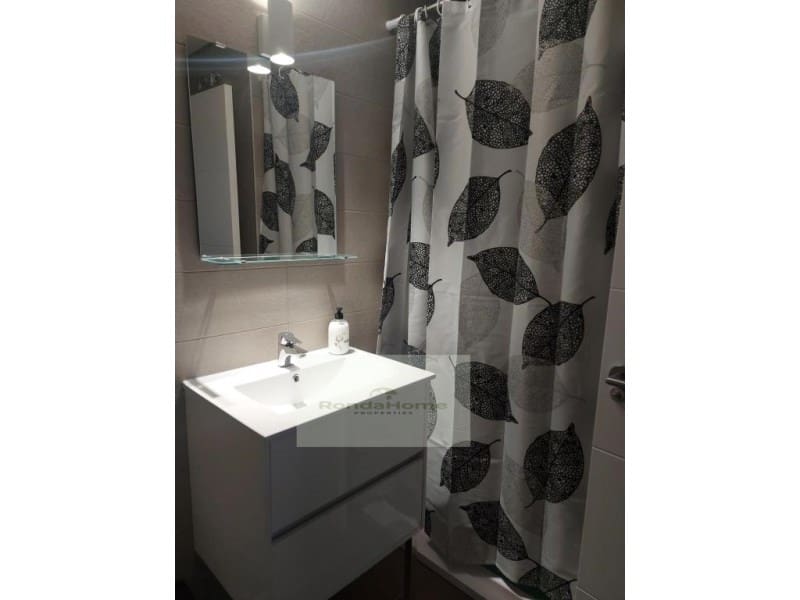2 bedroom Flat for rent in Almayate with pool garage - € 1,000 (Ref: 10047281)