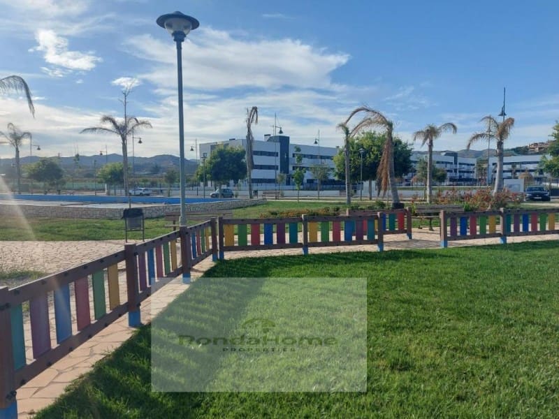2 bedroom Flat for rent in Almayate with pool garage - € 1,000 (Ref: 10047281)