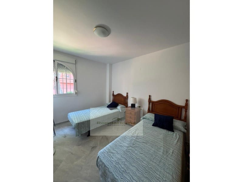 Piso de 3 habitaciones en Marbella en alquiler con piscina - 1.400 € (Ref: 10047282)