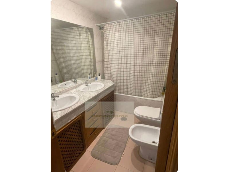 Piso de 3 habitaciones en Marbella en alquiler con piscina - 1.400 € (Ref: 10047282)