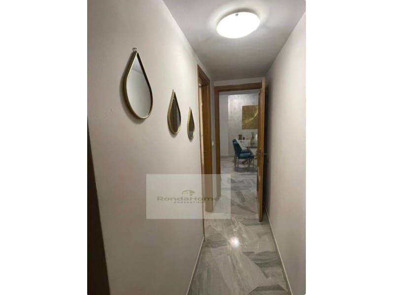 Piso de 3 habitaciones en Marbella en alquiler con piscina - 1.400 € (Ref: 10047282)