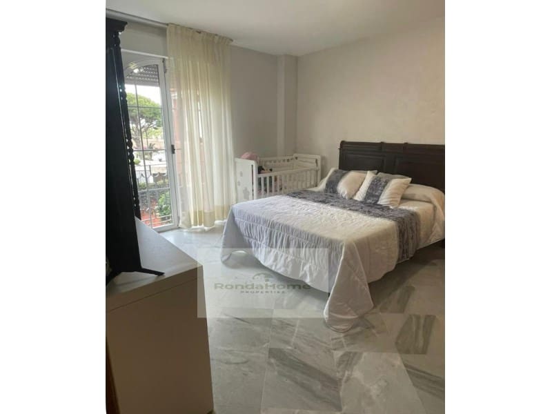 Piso de 3 habitaciones en Marbella en alquiler con piscina - 1.400 € (Ref: 10047282)