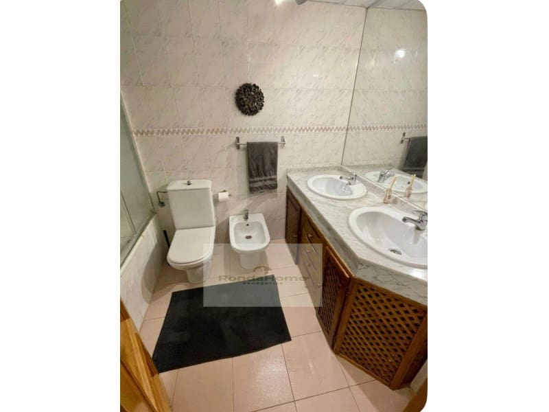 Piso de 3 habitaciones en Marbella en alquiler con piscina - 1.400 € (Ref: 10047282)