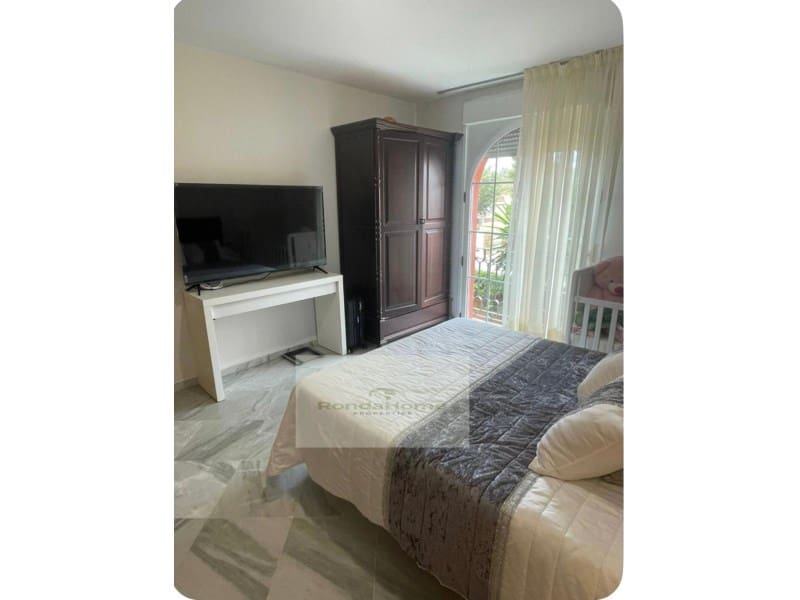 Piso de 3 habitaciones en Marbella en alquiler con piscina - 1.400 € (Ref: 10047282)