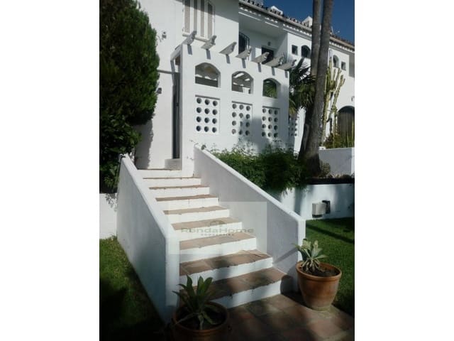 3 Zimmer Villa zu vermieten in Atalaya-Isdabe, Estepona mit Pool Garage - 1.900 € (Ref: 10051833)