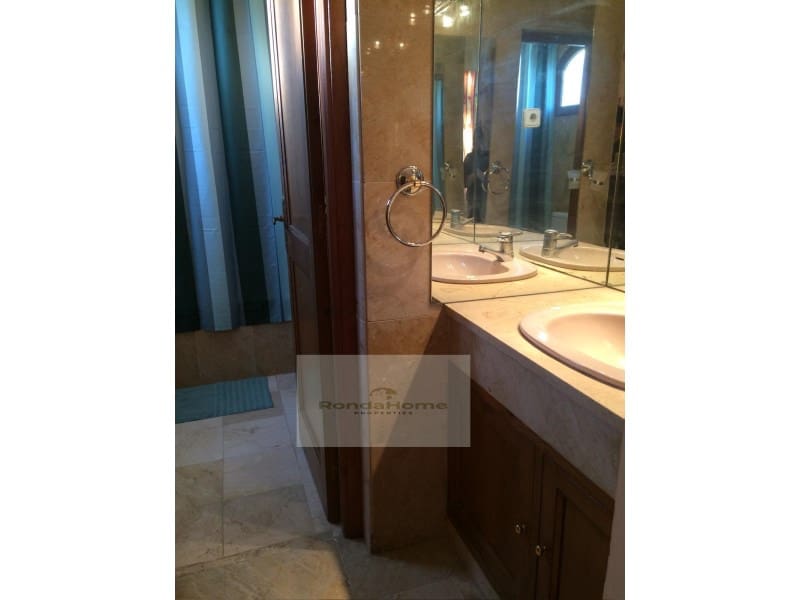 3 Zimmer Villa zu vermieten in New Golden Mile mit Pool Garage - 1.900 € (Ref: 10051833)