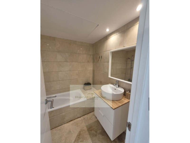 2 sypialnia Mieszkanie na sprzedaż w Nueva Andalucia z garażem - 400 000 € (Ref: 10055165)