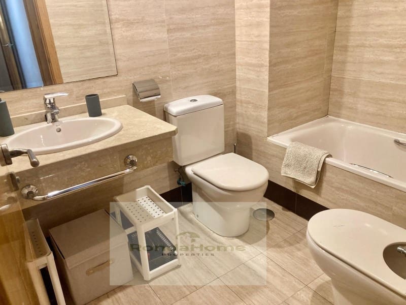 2 soverom Leilighet til leie i Malaga by med svømmebasseng garasje - € 1 300 (Ref: 10055166)