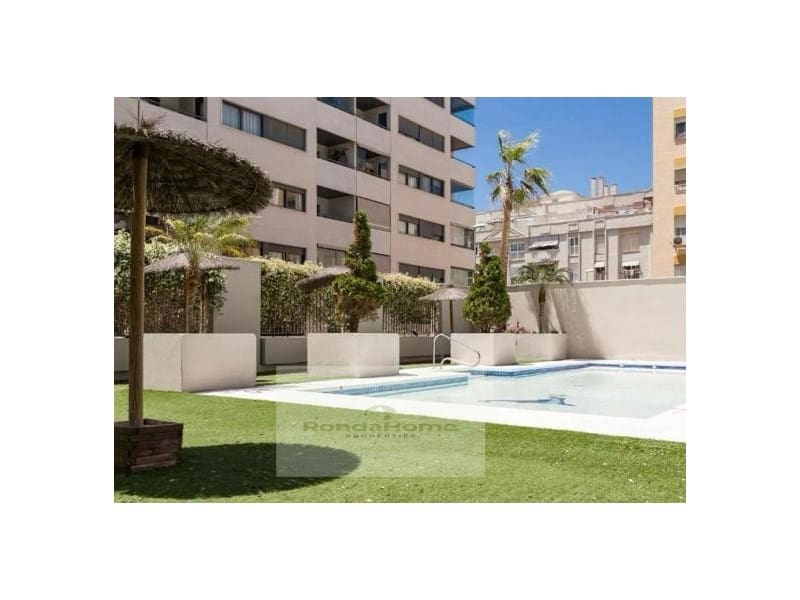 2 soverom Leilighet til leie i Malaga by med svømmebasseng garasje - € 1 300 (Ref: 10055166)