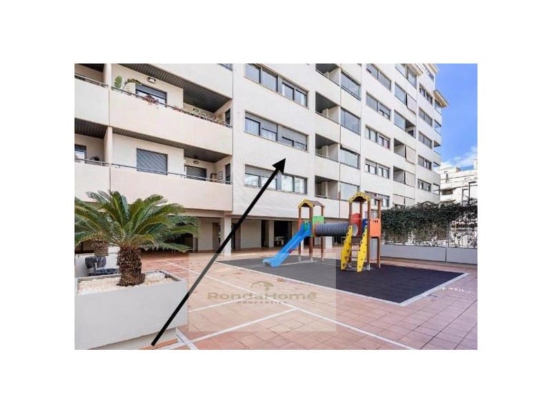 2 soverom Leilighet til leie i Malaga by med svømmebasseng garasje - € 1 300 (Ref: 10055166)