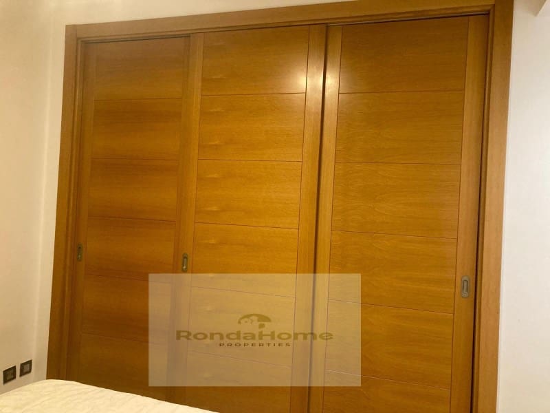 2 soverom Leilighet til leie i Malaga by med svømmebasseng garasje - € 1 300 (Ref: 10055166)