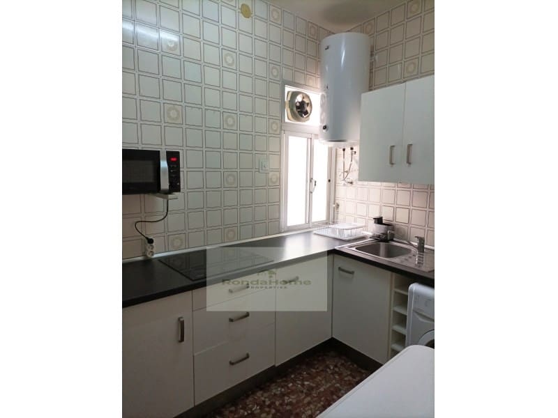 3 sovrum Lägenhet att hyra i Malaga stad - 1 050 € (Ref: 10072564)