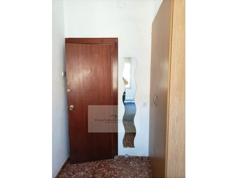 3 sovrum Lägenhet att hyra i Malaga stad - 1 050 € (Ref: 10072564)