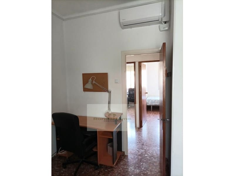 3 sovrum Lägenhet att hyra i Malaga stad - 1 050 € (Ref: 10072564)