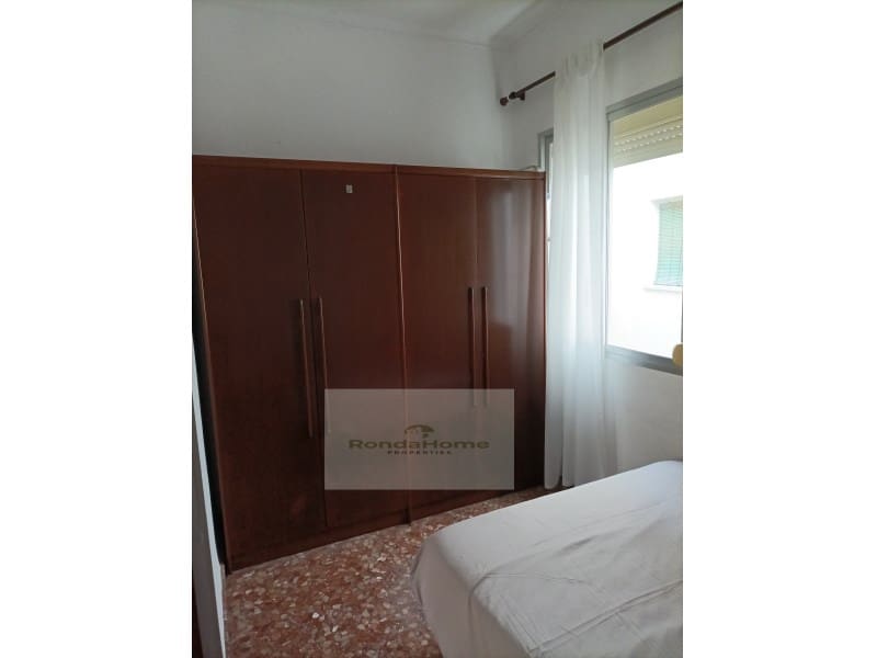 3 sovrum Lägenhet att hyra i Malaga stad - 1 050 € (Ref: 10072564)
